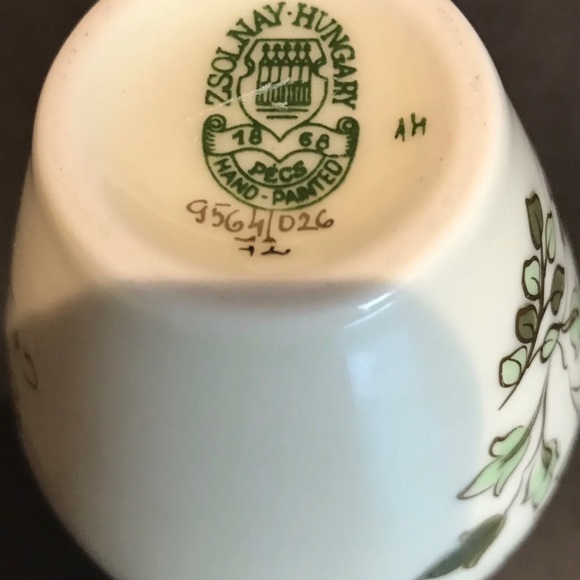 VINTAGE signed Zsolnay Hungary Pecs Hand Painted Porcelain Vase Gold Trim. - Picture 4 of 4